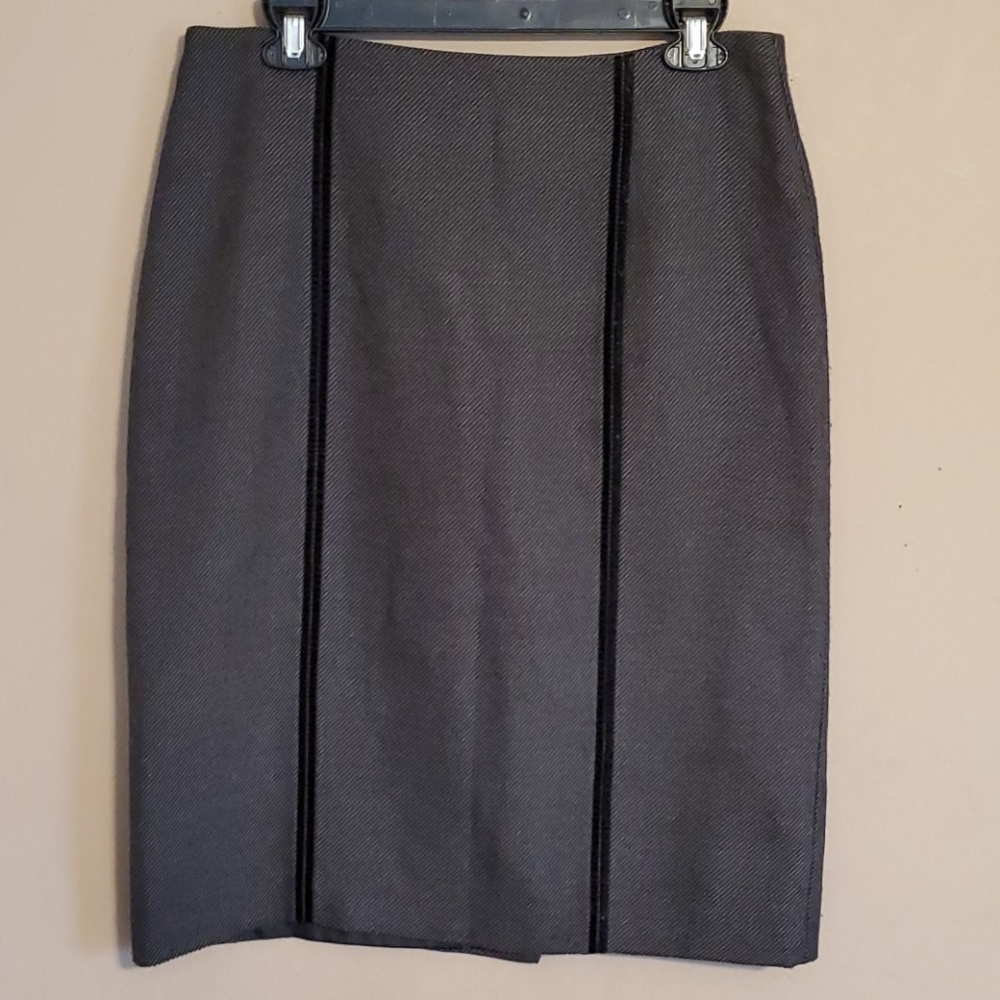 Nine & Co black and grey lined skirt size 8